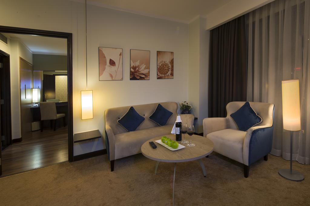 הו צ'י מין סיטי Vien Dong Hotel - Near Bui Vien Walking Street מראה חיצוני תמונה