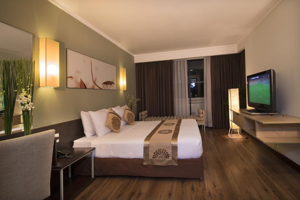 הו צ'י מין סיטי Vien Dong Hotel - Near Bui Vien Walking Street מראה חיצוני תמונה